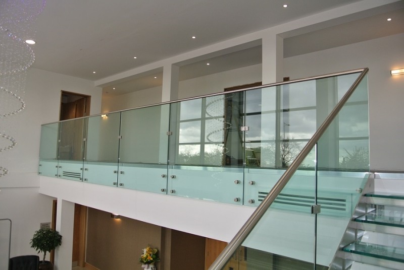 glass-landing-balustrade-standoff-fixings-res.jpg